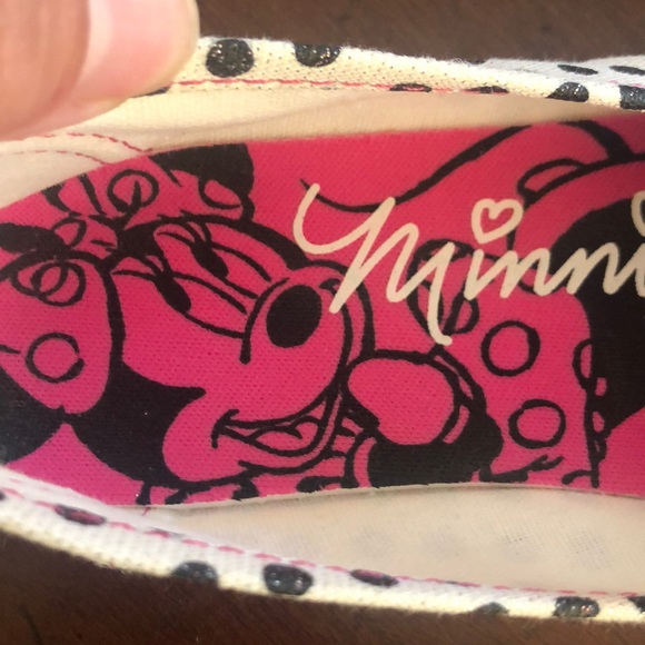 Minnie Mouse Slip-ons - Picture 6 of 9